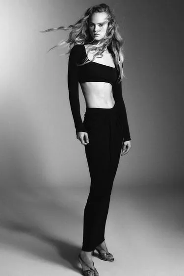 Укороченный топ из крепа- Заказать в России