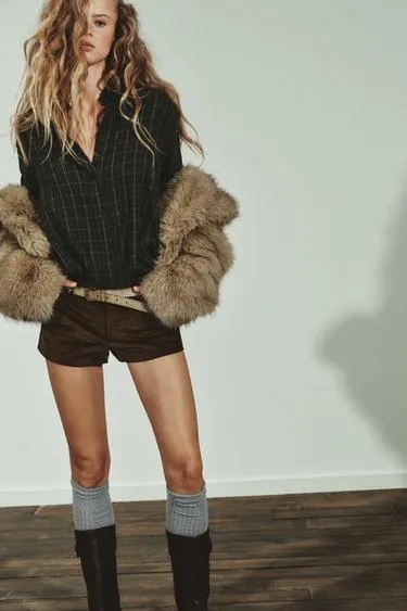 Короткое пальто из искусственного меха