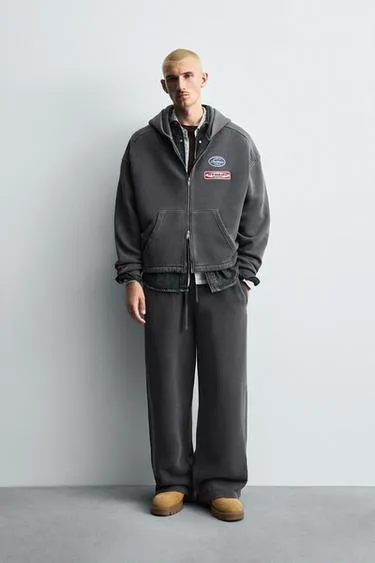 Худи из ткани с эффектом потертости с нашивками- Заказать в России