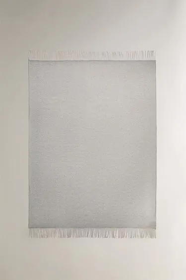 Плед с рельефным узором в виде алмазов