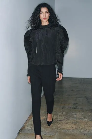 Жатая блузка с объемными рукавами — ZW COLLECTION