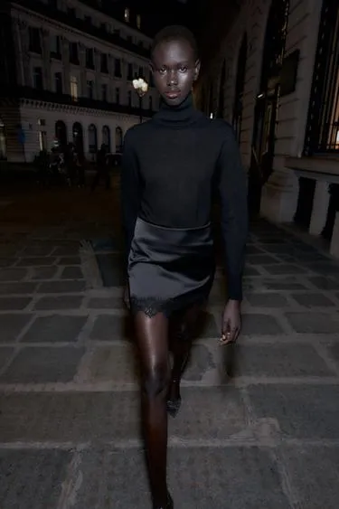 Юбка-шорты с кружевной отделкой