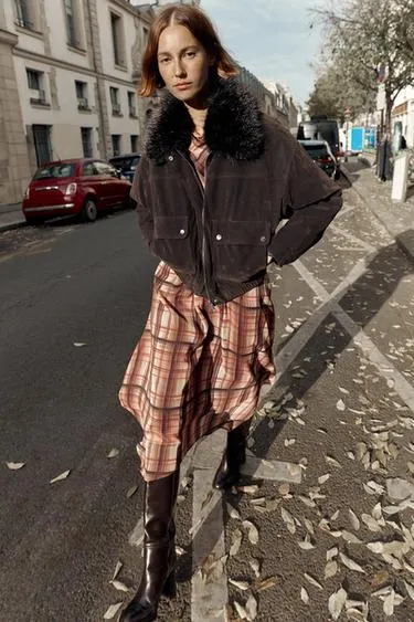 Бомбер оверсайз с отложным воротником из искусственного меха- Заказать в России