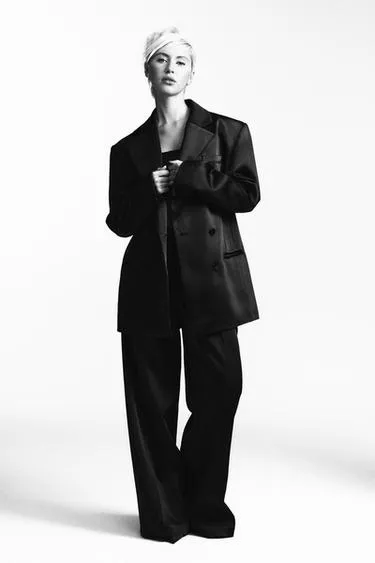 Атласный блейзер с карманами- Заказать в России