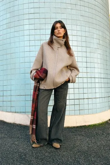 Бомбер из шерсти с высоким воротником