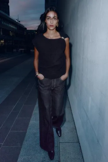 Джерси с брошью и рукавами «крылышко»