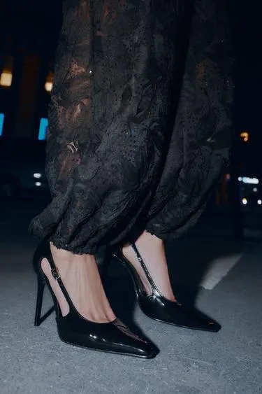 Туфли на каблуке с боковыми вырезами- Заказать в России