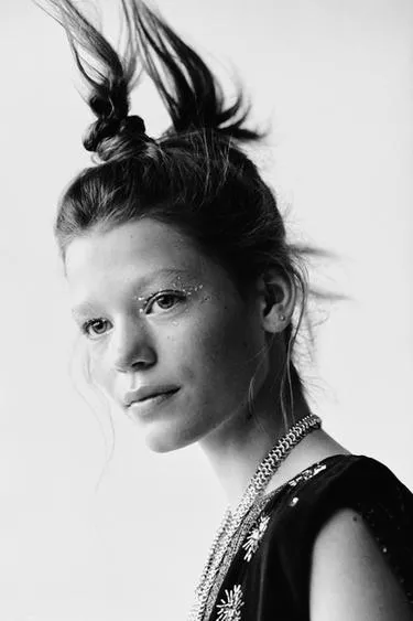 Бархатный жилет с бусинами- Заказать в России