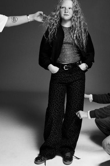 Zara Джинсы WIDE LEG с анималистическим флок-принтом купить с доставкой.