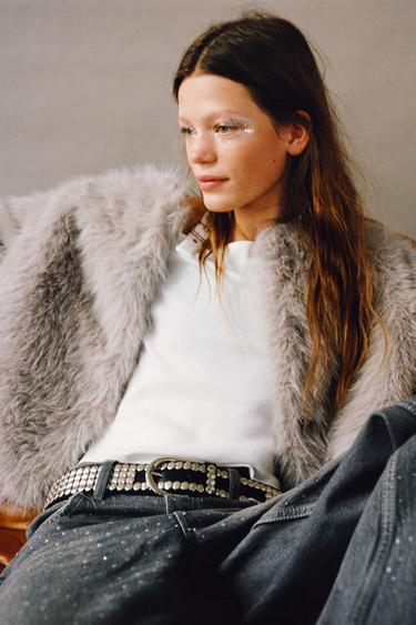 Zara Короткая куртка из искусственного меха купить с доставкой.