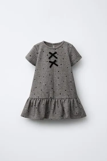 Платье из ткани «гусиная лапка» с бархатными бантами