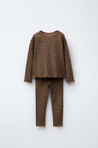 Zara Комплект из футболки в рубчик и легинсов с анималистическим принтом