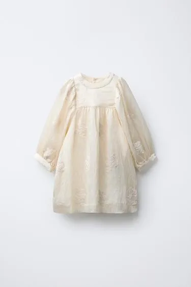 Платье с вышитыми цветами