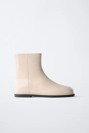 Лакированные ботильоны цвета экрю- Заказать в России