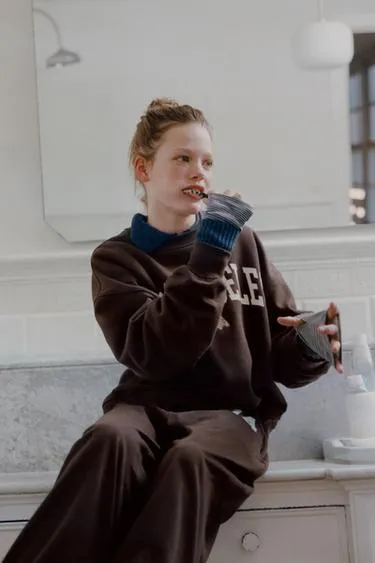 Толстовка с вышитой надписью и щенком- Заказать в России