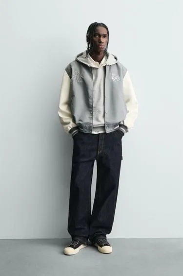 Куртка-бомбер с контрастной вышивкой