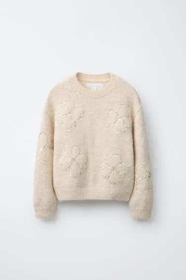 Джемпер вязаный, цветы из тюля и пайетки