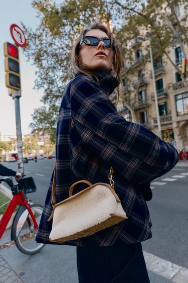 Zara Прямоугольная сумка из искусственного меха купить с доставкой.