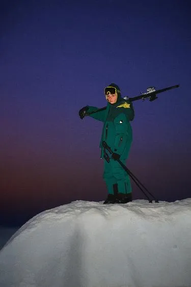 DOWN AND FEATHER PUFFER JACKET WITH REMOVABLE HOODIE, WATER-RESISTANT AND WINDPROOF COLOUR BLOCK RECCO® SYSTEM SKI COLLECTION