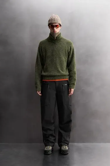 Свитер из шерсти с воротником на молнии