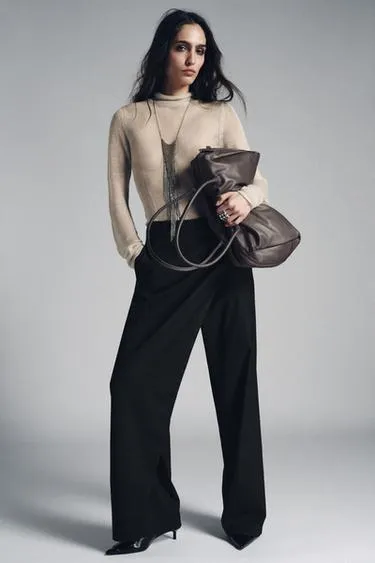 Вместительная сумка-боулинг из кожи- Заказать в России