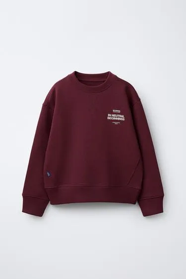 Толстовка с надписью и этикеткой