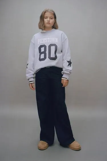 Толстовка с принтом «номер и надпись»