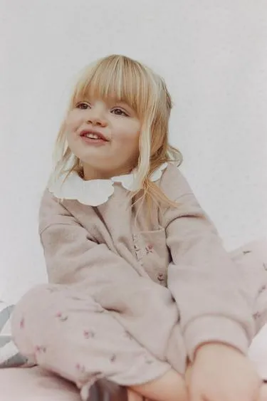 Комплект из футболки и расклешенных легинсов из мягкой ткани