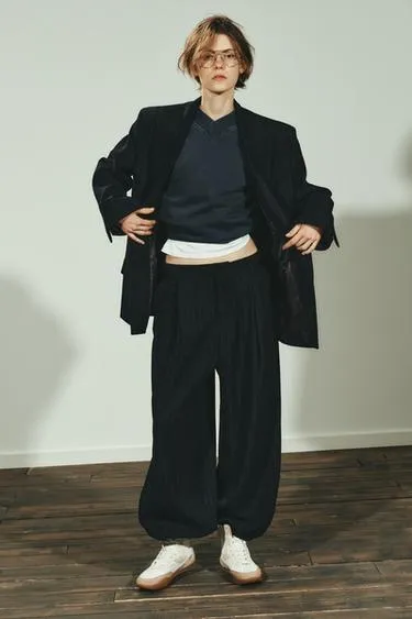 Блейзер в тонкую полоску с карманами