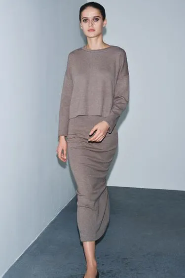 Топ из мягкой ткани с длинными рукавами