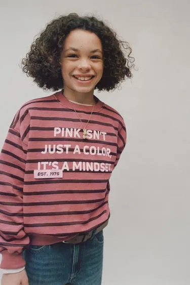 Толстовка в полоску с надписью