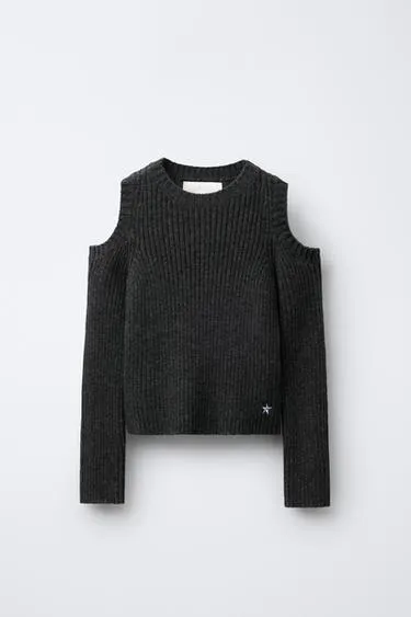 Вязаный свитер с вырезами и вышитой звездой- Заказать в России