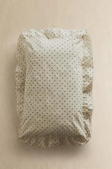 Детский наволочка с оборками и цветочным принтом