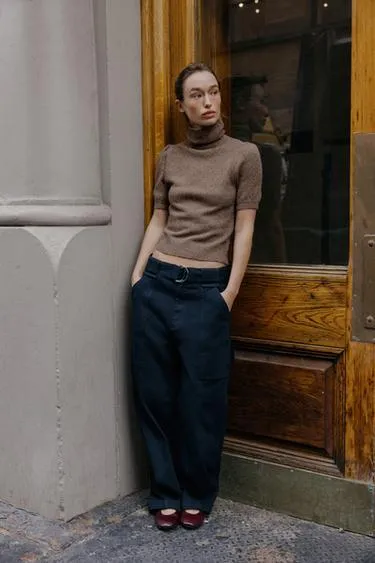 Джемпер с короткими объемными рукавами