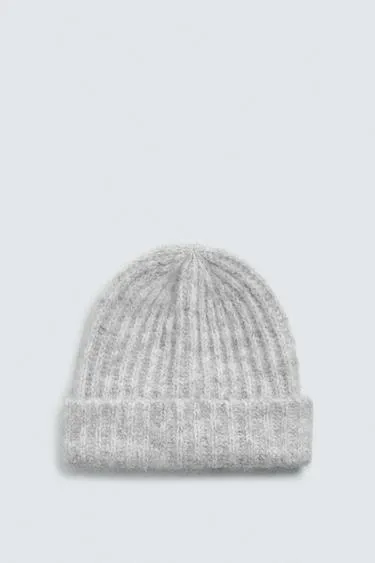 Шапка из рельефной пряжи- Заказать в России