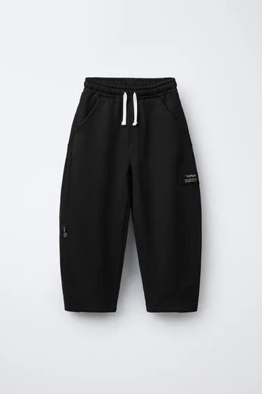 Брюки BARREL из мягкой ткани с нашивкой- Заказать в России