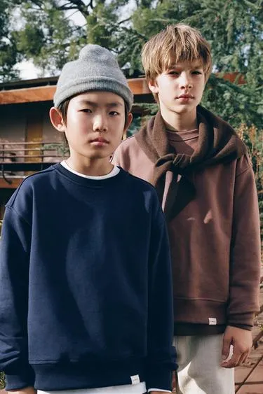 Базовая толстовка с нашивкой