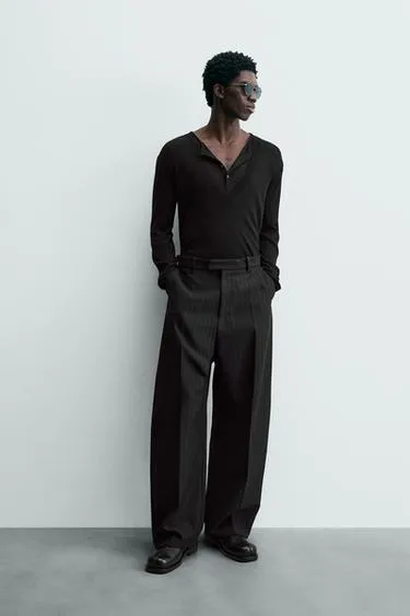 Джемпер из ограниченной коллекции из шерсти с глубоким V-образным вырезом