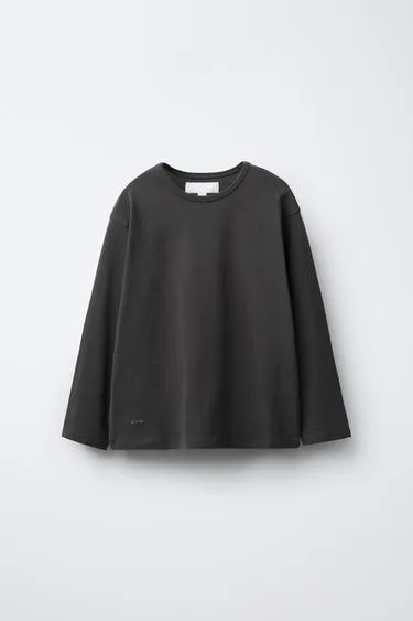 Однотонная футболка с вышивкой- Заказать в России