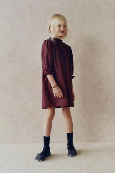 Платье из ткани «плюмети» с блеском- Заказать в России