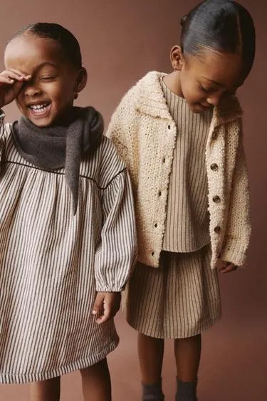 ZARA TIMELESS — платье в полоску с принтом