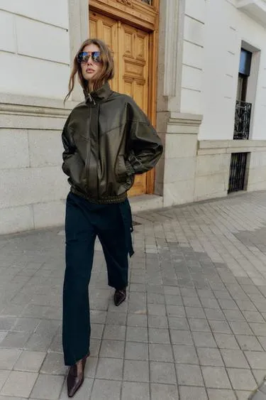 Бомбер из искусственной кожи с воротником-стойкой