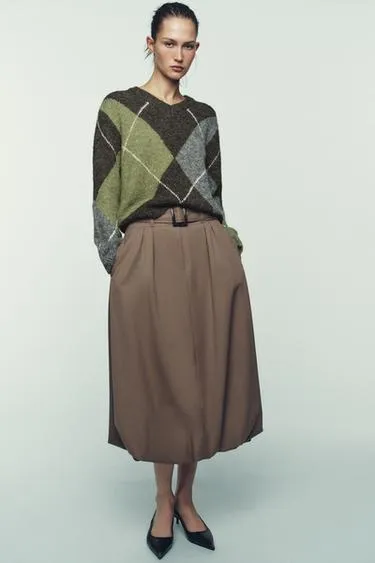 Свитер с узором «ромбы»