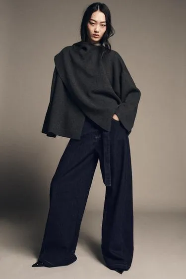 Трикотажная накидка с шарфом