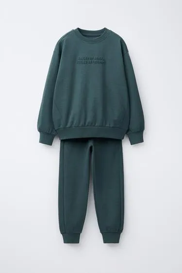 Комплект из толстовки и джоггеров с тисненым текстом- Заказать в России