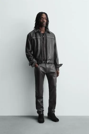 Кожаная куртка с заклепками