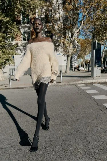 Джемпер из комбинированного трикотажа с кружевом- Заказать в России