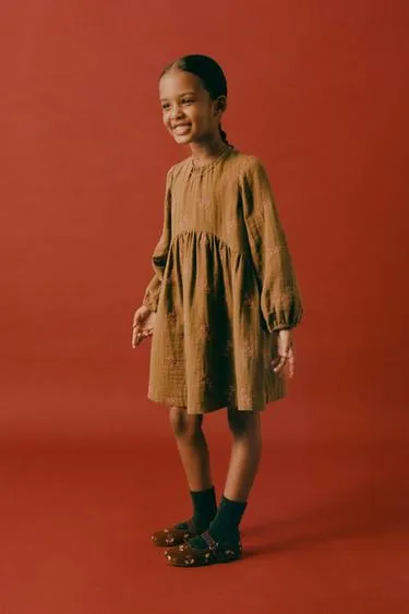 Платье с вышитыми цветами- Заказать в России