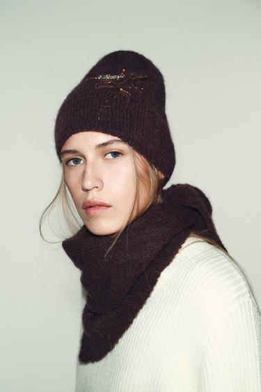 Zara Шапка бини с цветочным узором и бусинами