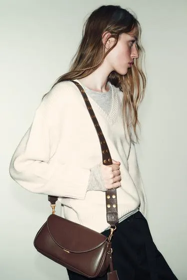 Плечевой ремень с заклепками